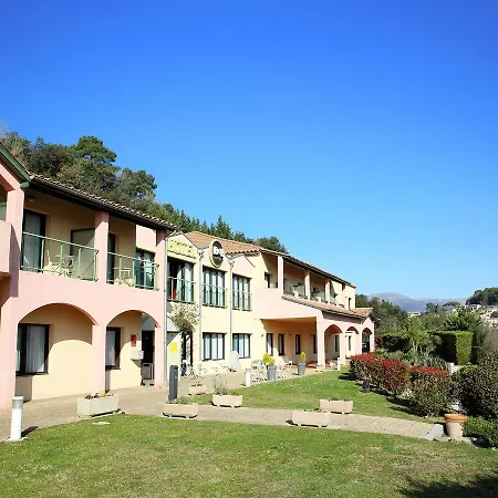Loubet Village فندق